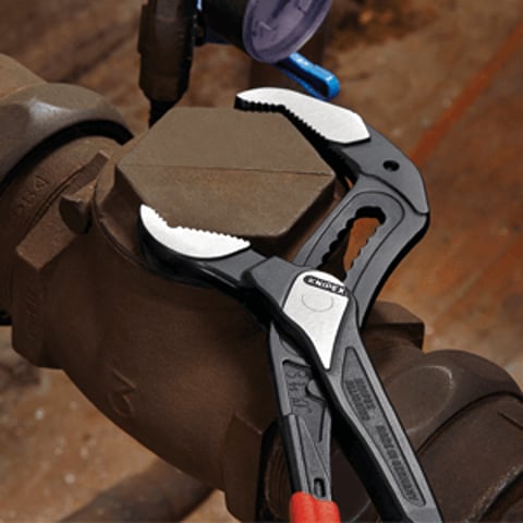 KNIPEX Alligator® XL Pipe Wrench and Water Pump Pliers | KNIPEX