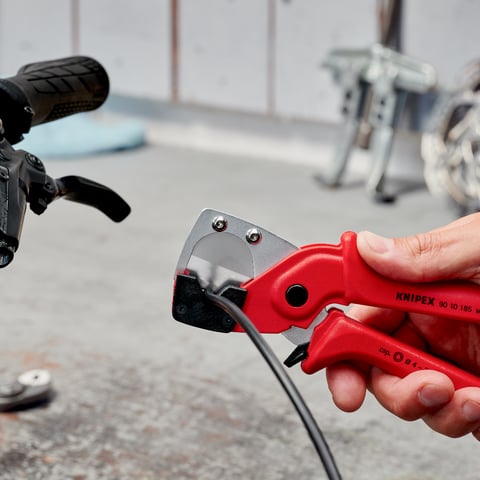 多層管・空圧式ホース用パイプカッター | KNIPEX