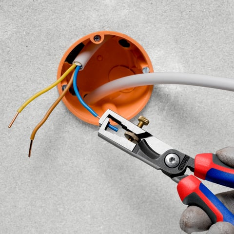 KNIPEX StriX® Insulation strippers with cable shears | 13 62 180