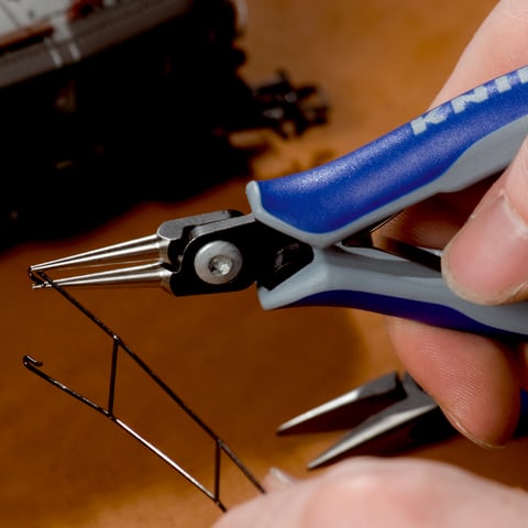 精密電工グリッププライヤー | KNIPEX