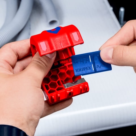 KNIPEX BiX® Mit Wellrohr-Schneideinsatz Wellrohrschneider | 90 22 10 V01