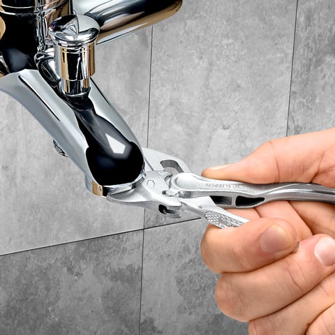 プライヤーレンチ 1 つのツールにプライヤーとレンチが付いてい