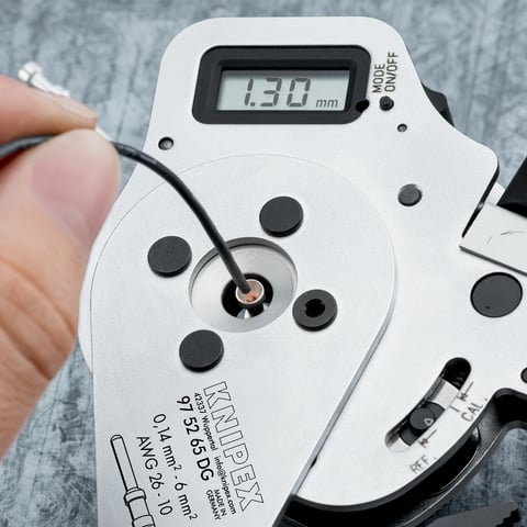 ひらめ Four-Mandrel Crimping Pliers for turned contacts | KNIPEX