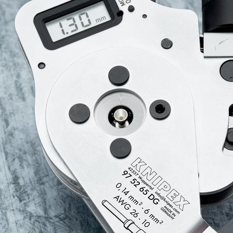 Four-Mandrel Crimping Pliers for turned contacts | KNIPEX