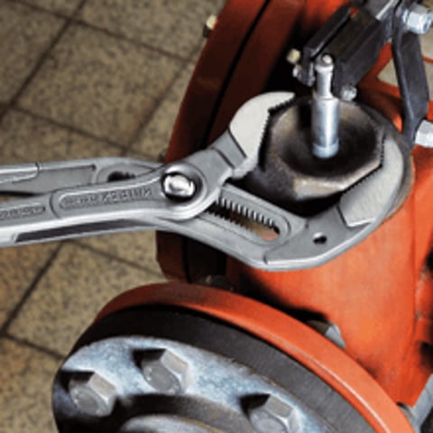 KNIPEX Cobra® XL Pipe Wrench and Water Pump Pliers | 87 01 400
