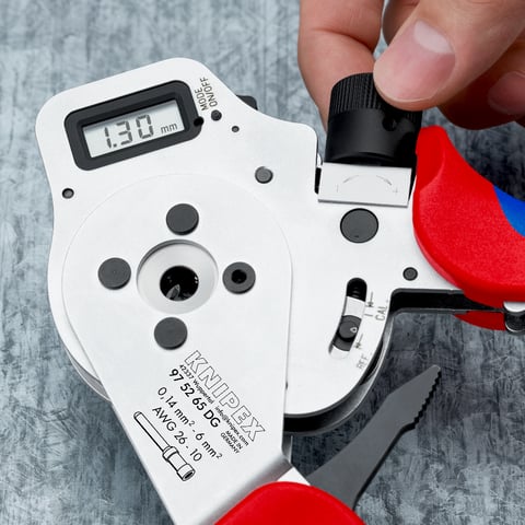 Four-Mandrel Crimping Pliers for turned contacts | KNIPEX