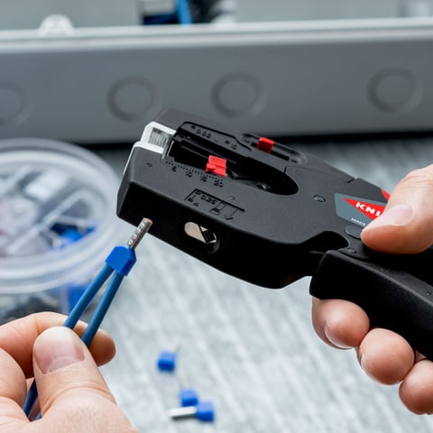 KNIPEX NexStrip® 電気工向けマルチツール | KNIPEX