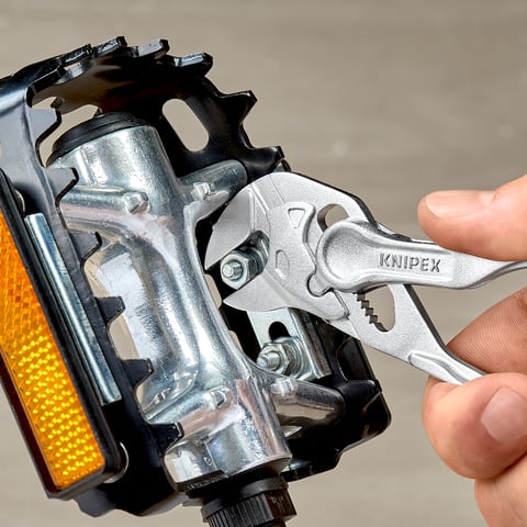 Pliers Wrenches XS Pliers and a wrench in a single tool | 86 04 100