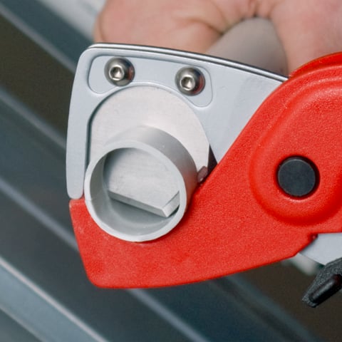 KNIPEX PlastiCut® Schlauch- und Schutzrohrschneider | KNIPEX