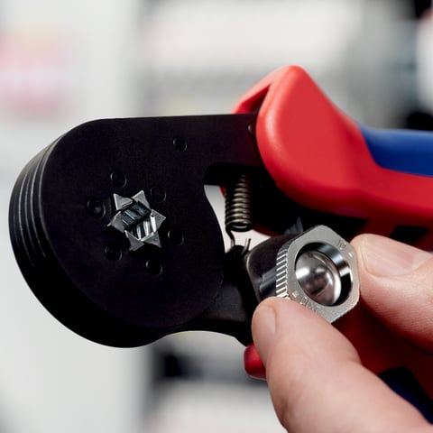 エンドスリーブ用自動調整圧着プライヤー サイドから挿入可能 | KNIPEX
