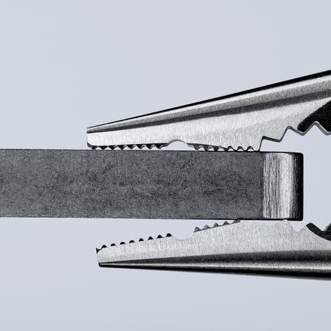 先の尖った形状のペンチ | KNIPEX