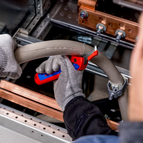 ストリッピングナイフ ガイドシュー付き | KNIPEX