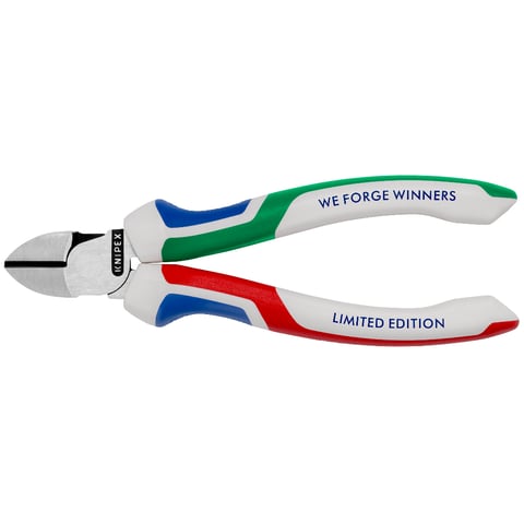 WE FORGE WINNERS LIMITED EDITION IN EXCLUSIVE PROMOTIONAL PACKAGING | 70 02 160 S8