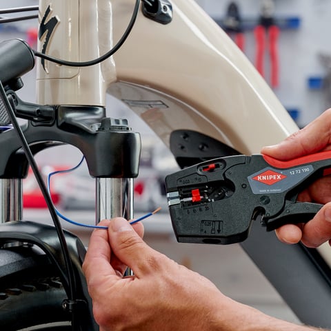 KNIPEX NexStrip® 電気工向けマルチツール | KNIPEX