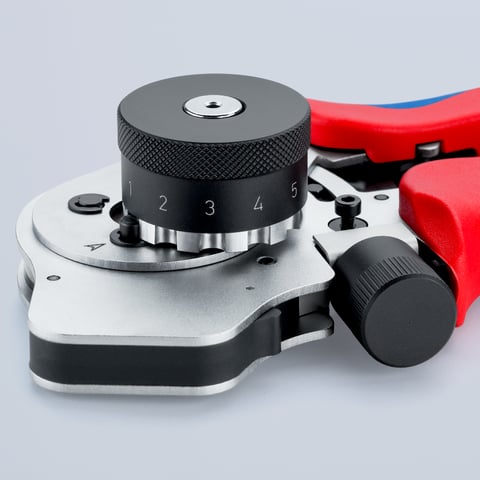 Four-Mandrel Crimping Pliers for turned contacts | KNIPEX