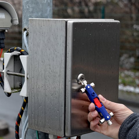 Universal Key JointKey Quadro For all standard shut-off systems
