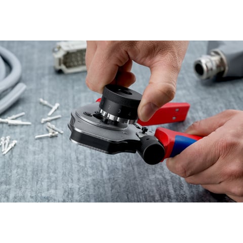 Vierdorncrimpzange für gedrehte Kontakte | KNIPEX