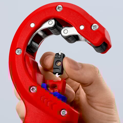 KNIPEX DPT50 Cortador de tubos para tubos de plástico de paredes espessas, também com núcleo de espuma Corte e chanfradura em uma etapa | 90 23 02 BK