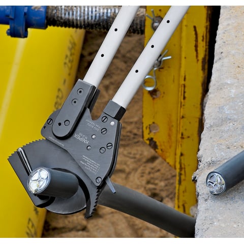 Cable Cutter (ratchet action) With telescopic handles | KNIPEX
