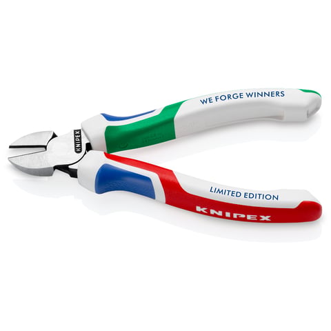 WE FORGE WINNERS LIMITED EDITION IN EXCLUSIVE PROMOTIONAL PACKAGING | 70 02 160 S8