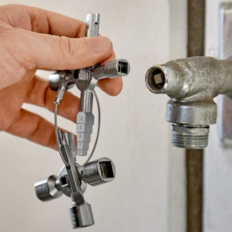 KNIPEX TwinKey® Chiave universale per quadri ed armadi elettrici Per tutti i sistemi di chiusura più comuni | 00 11 01
