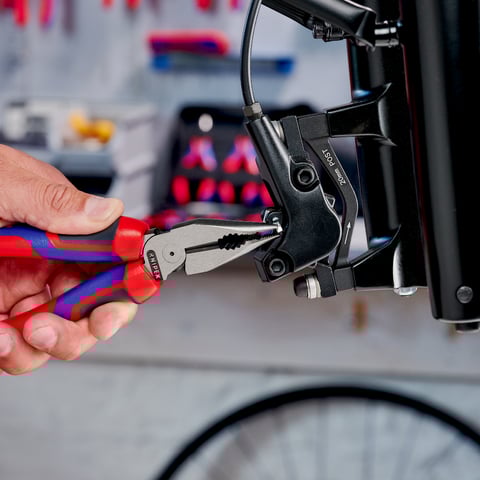 先の尖った形状のペンチ | KNIPEX
