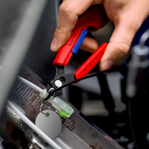 KNIPEX Slim Knips im Werkzeugholster Komfortabel transportieren, Schneiden auch in tiefen, engen Bauräumen | 78 61 150 V01