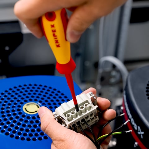 ルイス Screwdriver (Slim) Plus/Minus Phillips® | KNIPEX