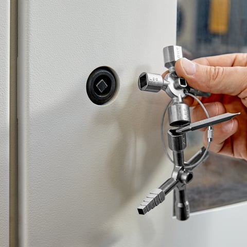 KNIPEX TwinKey® Chiave universale per quadri ed armadi elettrici Per tutti i sistemi di chiusura più comuni | 00 11 01