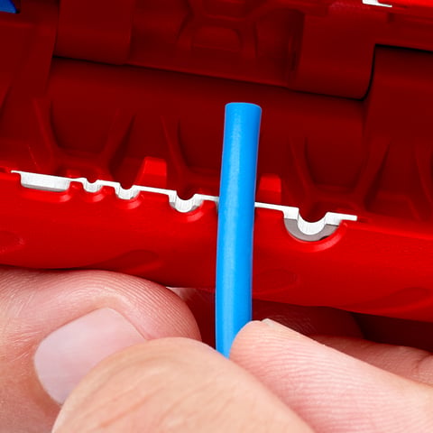 KNIPEX TwistCut® Corrugated Pipe Cutter | KNIPEX