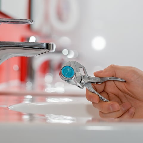 Pliers Wrenches XS Pliers and a wrench in a single tool | 86 04 100