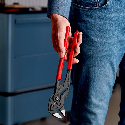 Pliers Wrench Pliers and a wrench in a single tool | 86 01 300