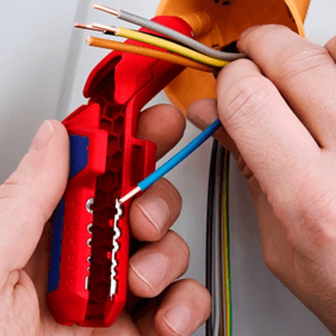 KNIPEX ErgoStrip® Utensile spelacavi universale Per destrimano | 16 95 01 SB