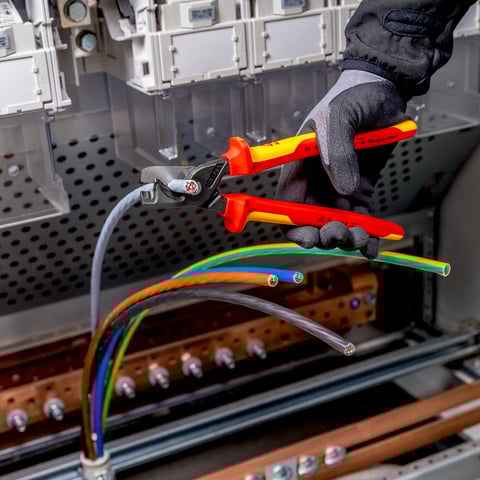 キンケシ KNIPEX StepCut® XL Cable shears with step cut | KNIPEX